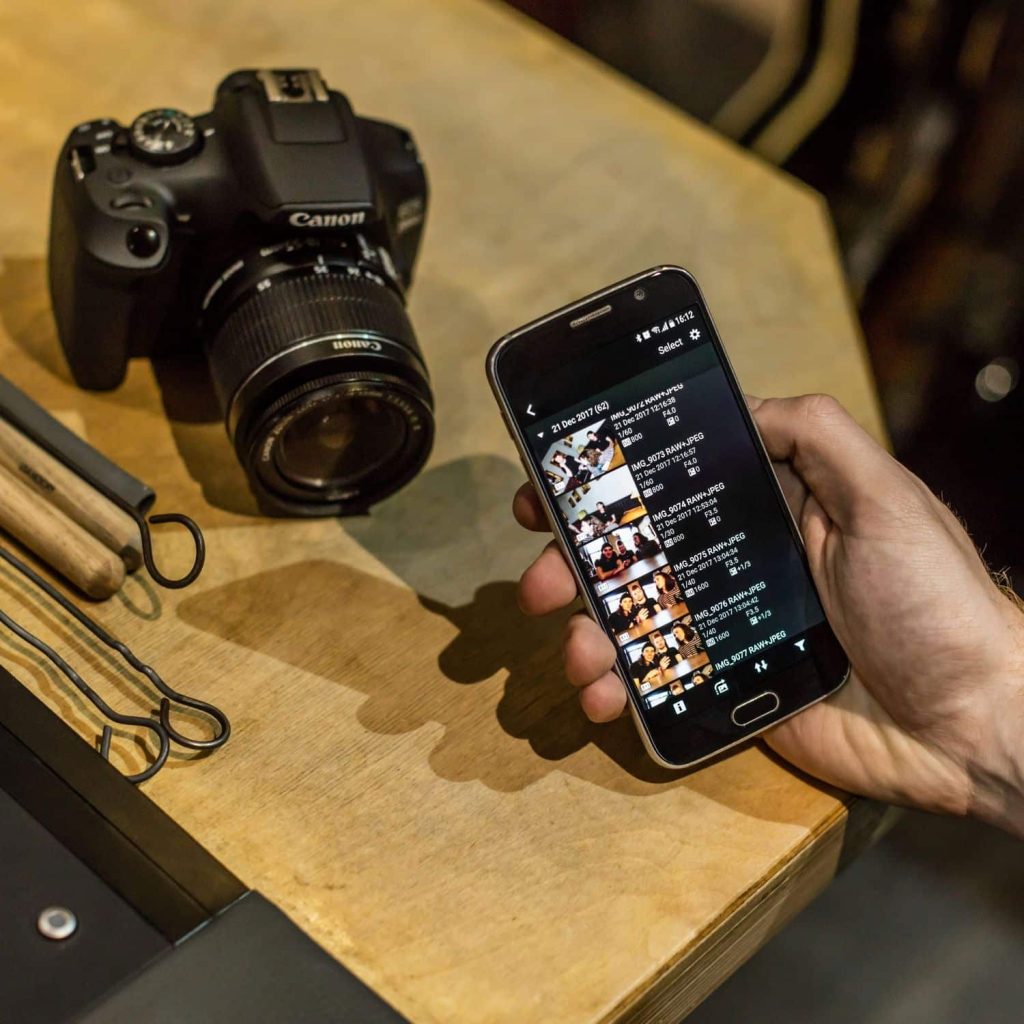 Canon EOS 2000D Black + Lens EF-S 18-55 IS II